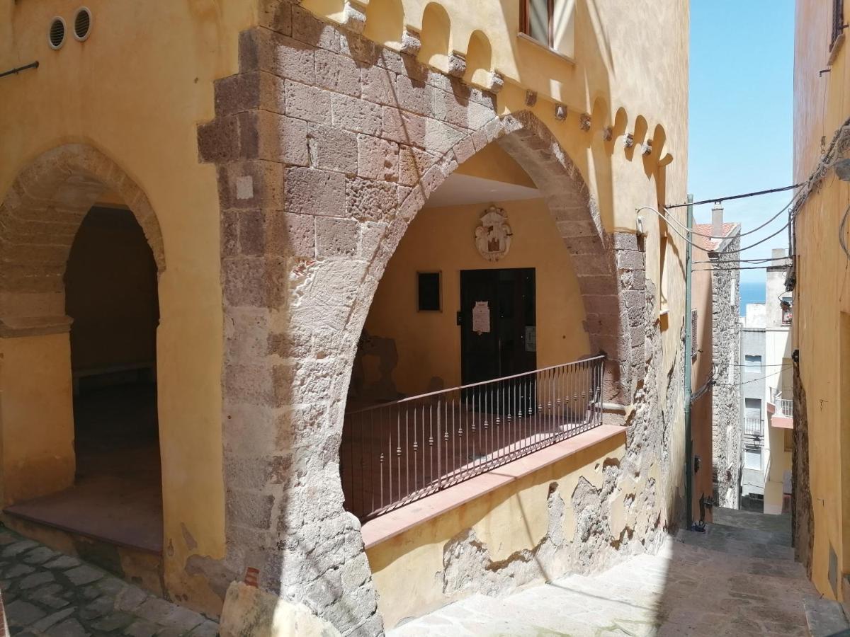 Cielo E Mare: Charming Seaside Retreat in Old Village Heart Castelsardo Exterior photo